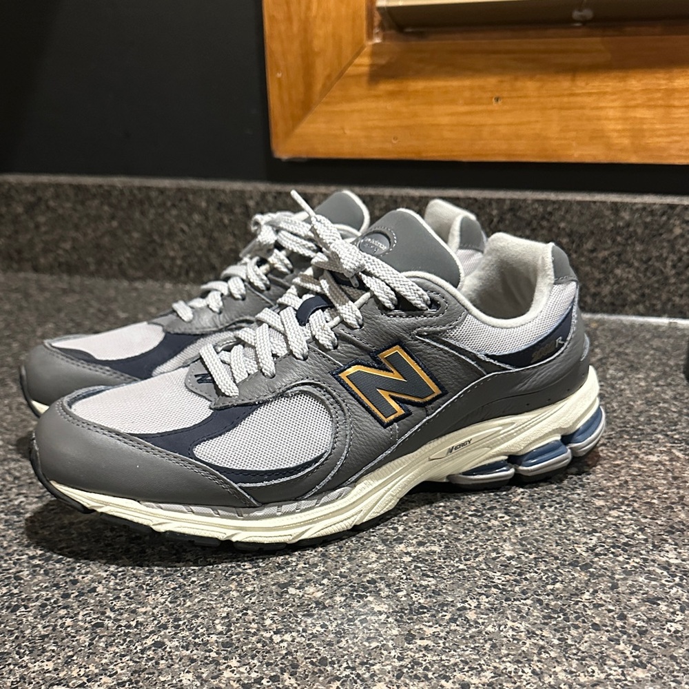 New Balance 2002r